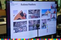 Slajd z prezentacji, przedstawiający stan prac przy budowie pawilonu na EXPO